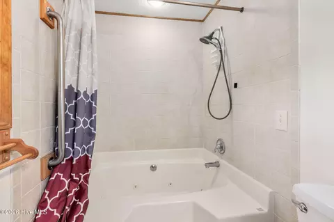 Bath - 85 Sunray Cir, Murphy, NC 28906 photo 2 of 8