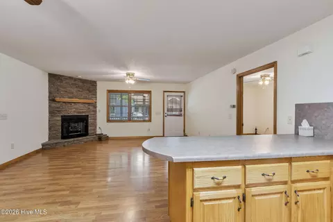 Living - 85 Sunray Cir, Murphy, NC 28906 photo 4 of 13