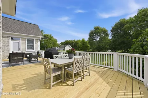 Exterior - 102 N Stargazer Ct, Hampstead, NC 28443 photo 8 of 15