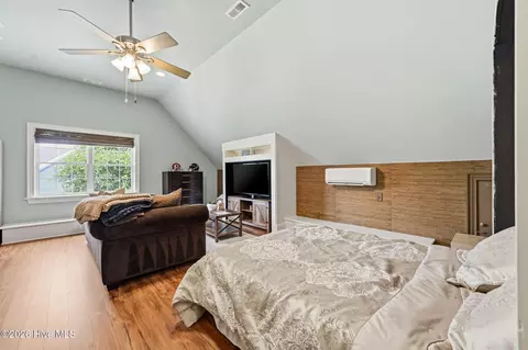 Bedroom - 102 N Stargazer Ct, Hampstead, NC 28443 photo 6 of 10
