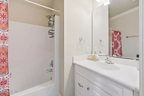 Bath - 102 N Stargazer Ct, Hampstead, NC 28443 photo 7 of 9
