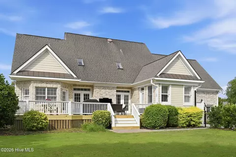 Exterior - 102 N Stargazer Ct, Hampstead, NC 28443 photo 4 of 15
