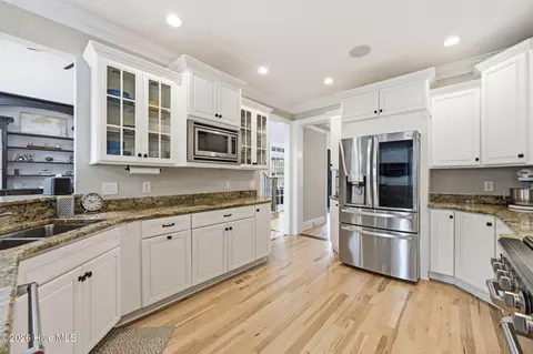 Kitchen - 102 N Stargazer Ct, Hampstead, NC 28443 photo 4 of 6