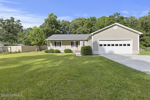 251 S Creek Dr, Jacksonville, NC 28540
