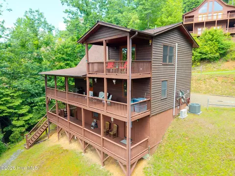 Exterior - 198 Monarch Butterfly Trl, Murphy, NC 28906 photo 2 of 13
