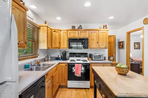Kitchen - 198 Monarch Butterfly Trl, Murphy, NC 28906 photo 2 of 2