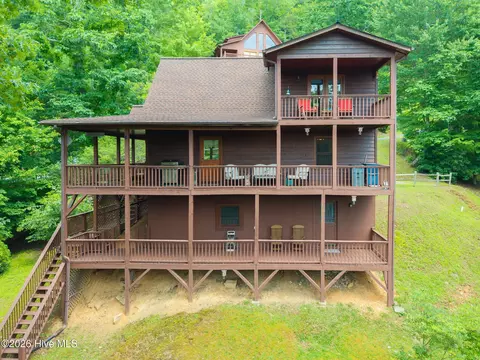 Exterior - 198 Monarch Butterfly Trl, Murphy, NC 28906 photo 3 of 13