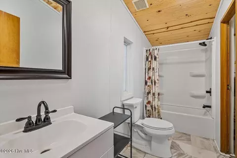 Bath - 5620 Candy Mountain Rd, Murphy, NC 28906 photo 3 of 4