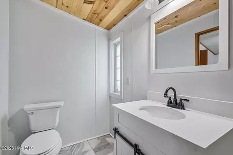 Bath - 5620 Candy Mountain Rd, Murphy, NC 28906 photo 2 of 4