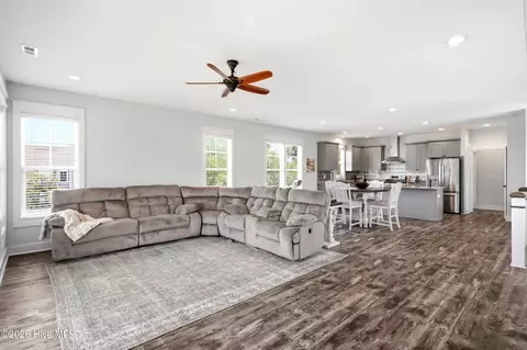 Living - 312 Loder Ave, Wilmington, NC 28409 photo 2 of 3