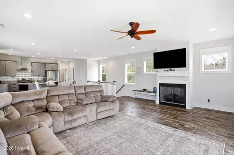Living - 312 Loder Ave, Wilmington, NC 28409 photo 3 of 3