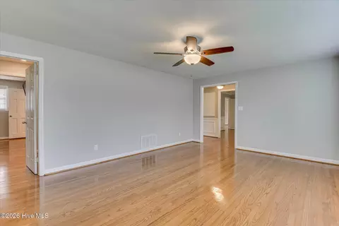 Living - 604 Aumond Rd, Augusta, GA 30909 photo 3 of 5