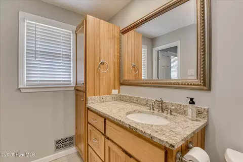 Bath - 604 Aumond Rd, Augusta, GA 30909 photo 2 of 3