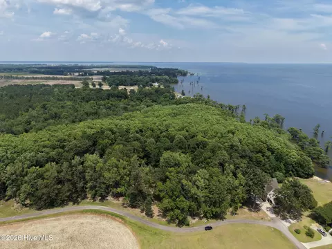 460 Batchelor Bay Dr, Windsor, NC 27983