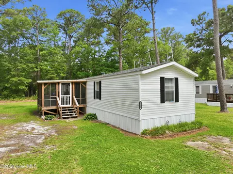 2105 Country Living Ln, Morehead City, NC 28557