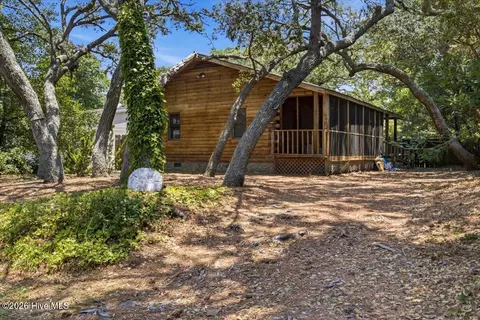 110 NE 72nd St, Oak Island, NC 28465