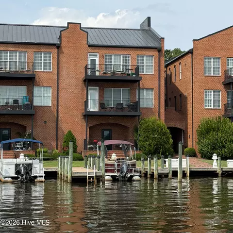 421 W Main St #201, Washington, NC 27889