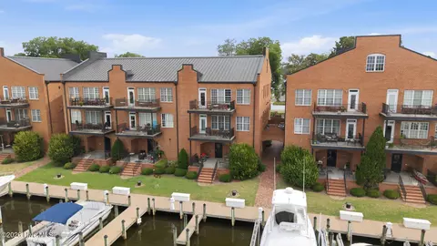 421 W Main St #201, Washington, NC 27889