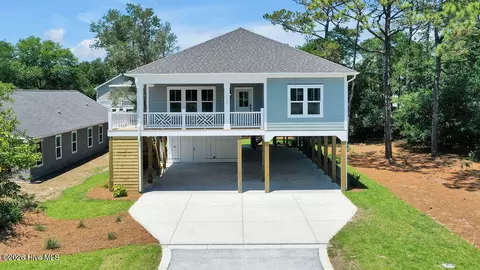 117 NE 17th St, Oak Island, NC 28465