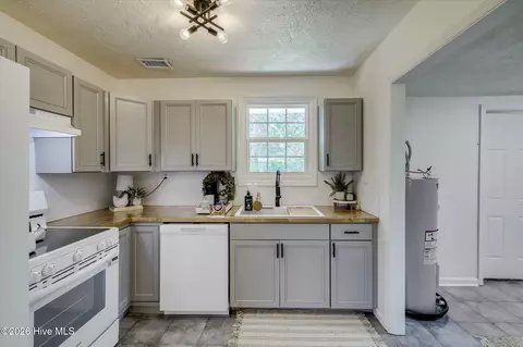 Kitchen - 415 Warren Rd, Augusta, GA 30907 photo 2 of 5