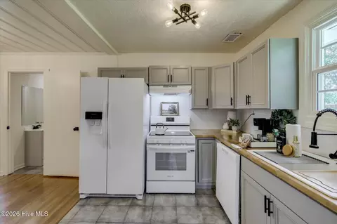 Kitchen - 415 Warren Rd, Augusta, GA 30907 photo 4 of 5