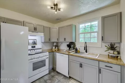 Kitchen - 415 Warren Rd, Augusta, GA 30907 photo 3 of 5