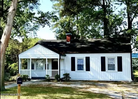 1709 Lincoln Dr, Greenville, NC 27834