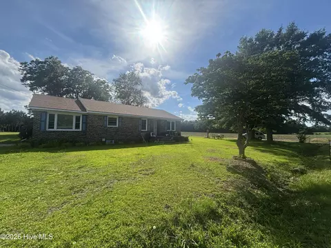 4086 Collins Dr, Lumberton, NC 28358