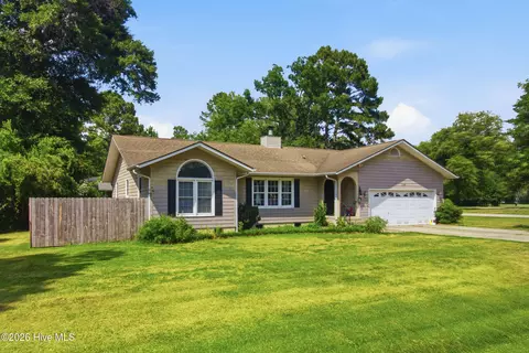 804 Plantation Dr, New Bern, NC 28562