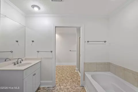 Bath - 4710 Silver Lake Dr, Evans, GA 30809 photo 3 of 4