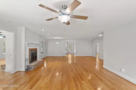 Living - 4710 Silver Lake Dr, Evans, GA 30809 photo 2 of 4