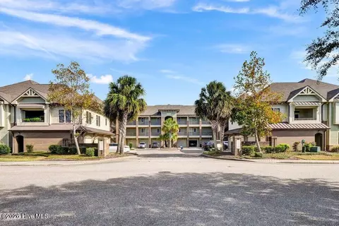 555 Grande Manor Ct #302, Wilmington, NC 28405