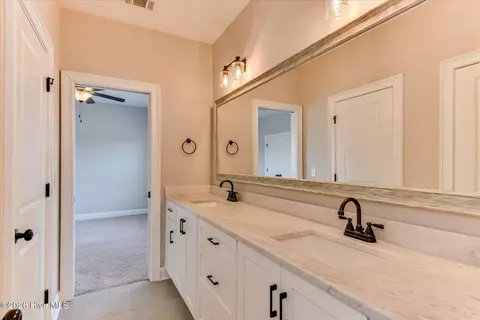 Bath - 427 Woodlawn St, Evans, GA 30809 photo 6 of 8