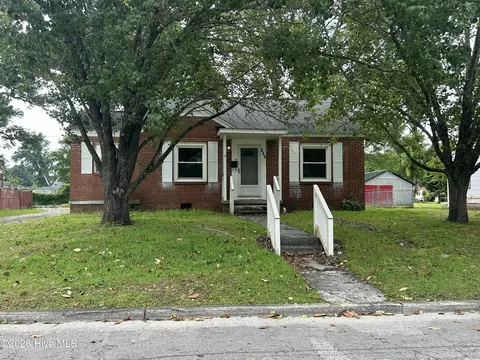 102 W Bayshore Blvd, Jacksonville, NC 28540
