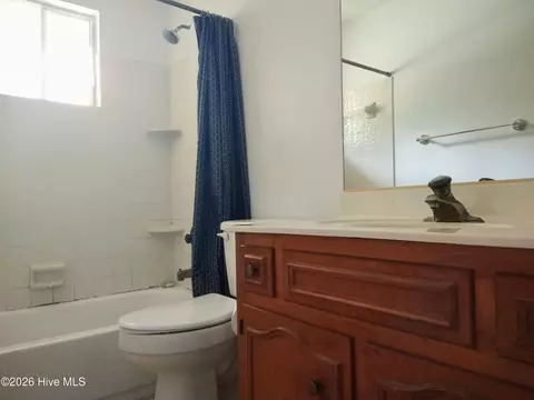 Bath - 2920 Panhandle Cir, Augusta, GA 30906 photo 2 of 3