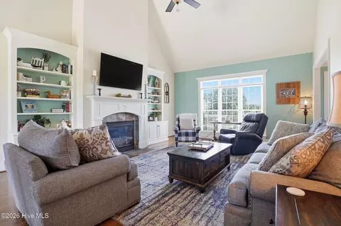 Living - 6208 Devonshire Dr, Wilson, NC 27896 photo 2 of 4
