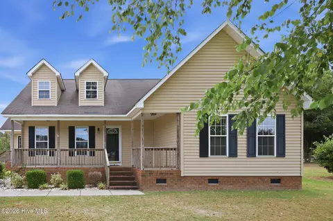 551 Eagles Nest Rd, Grimesland, NC 27837