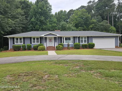 105 Forest Dr, Clinton, NC 28328