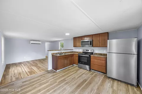 69 Elm Rd, Southport, NC 28461