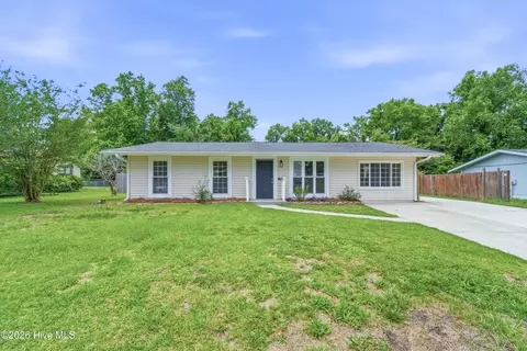 130 Tanglewood Dr, Jacksonville, NC 28540