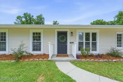 130 Tanglewood Dr, Jacksonville, NC 28540
