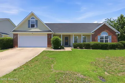 136 Bennington Dr, Raeford, NC 28376