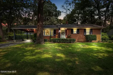 4332 Lakeside Dr, Fayetteville, NC 28311