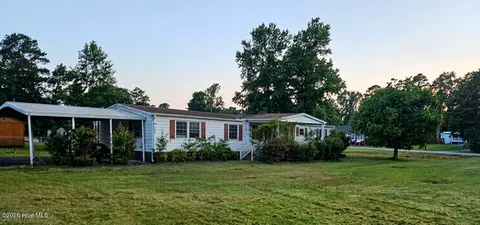 209 Queens Rd, Hubert, NC 28539