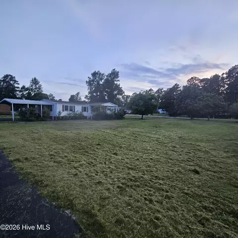 209 Queens Rd, Hubert, NC 28539