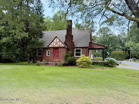 301 W Harper St, Snow Hill, NC 28580