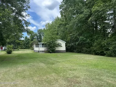 1145 S Parker Rd, Holly Ridge, NC 28445