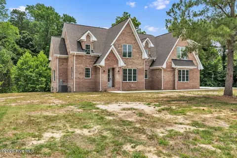 2038 Autumn Dr, Kinston, NC 28501