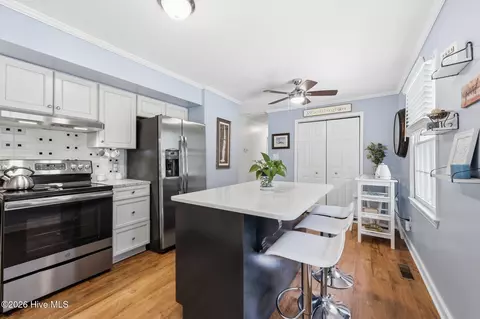 Kitchen - 105 Beech Ln, Washington, NC 27889 photo 3 of 9