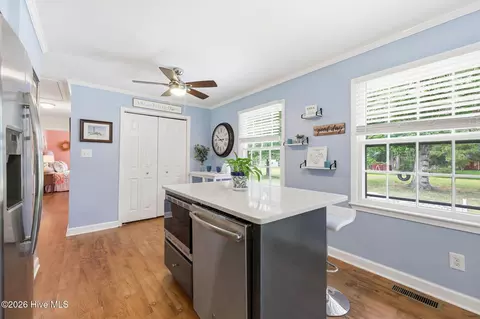 Kitchen - 105 Beech Ln, Washington, NC 27889 photo 6 of 9